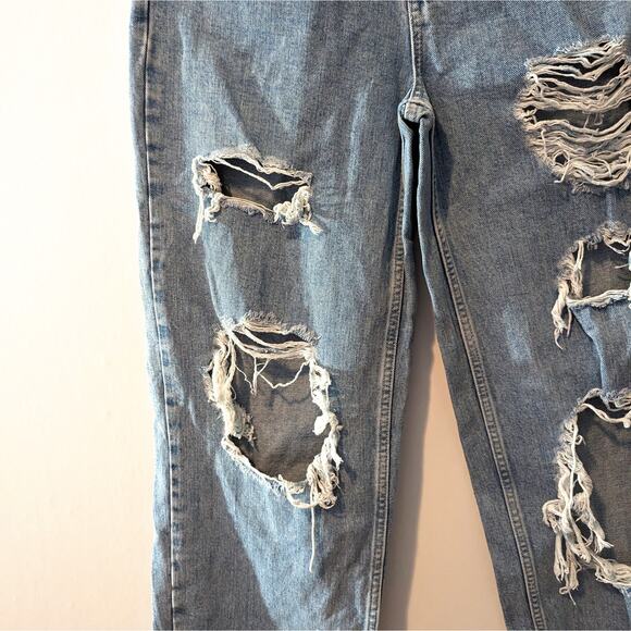 Urban Outfitters High Rise Baggy Distressed Ripped Light wash Jeans Size 28 - Picture 5 of 8